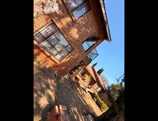6 BEDROOM HOUSE FOR SALE IN HEUWELOORD